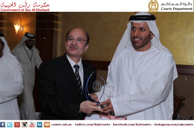 اسم الألبوم: تكرم القضاة والشركاء والموظفين الفائزين بجائزة التميز