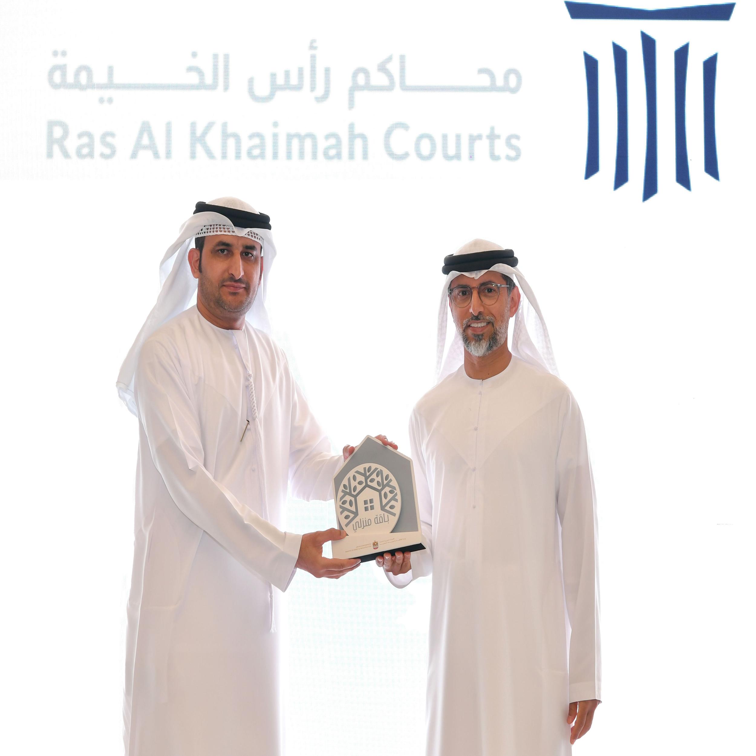 Read more about the article وزارة الطاقة والبنية التحتية تكرم محاكم رأس الخيمة لمساهمتها في باقة “منزلي”