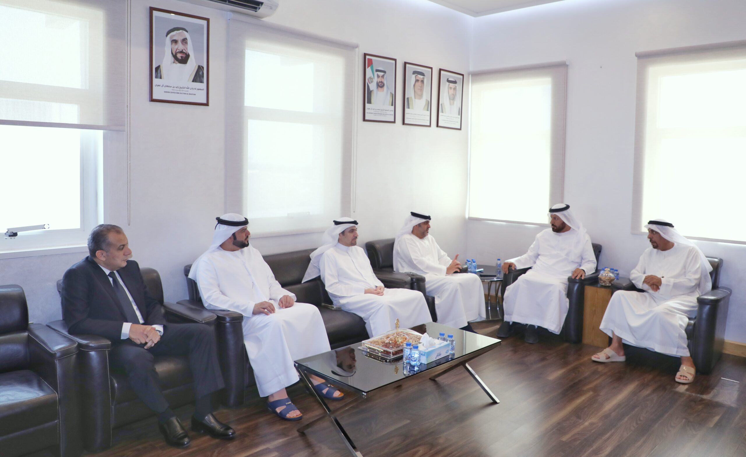 Read more about the article محاكم رأس الخيمة تستقبل وفداً من محاكم مركز دبي المالي